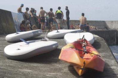 Group ready to start kayaking